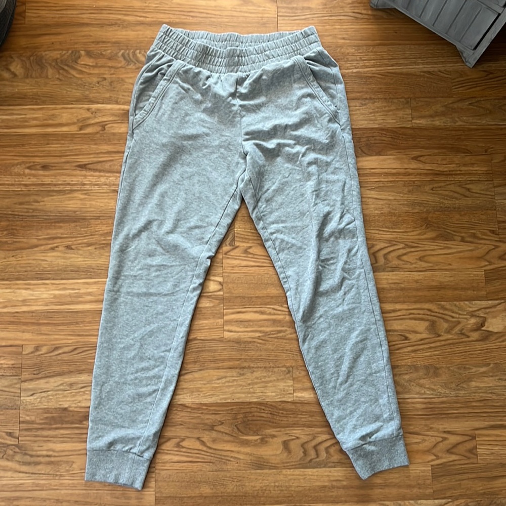 Alo Yoga Grey Sweatpants Women’s Size Medium